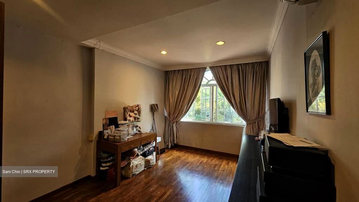 Mayflower Gardens (D20), Terrace #564994281